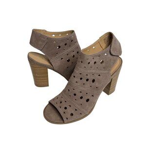 New Directions Taupe Suede Laser Cut Block Heel Sandals Women’s 8.5